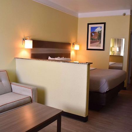 Quality Inn & Suites Gallup I-40 Exit 20 Екстериор снимка