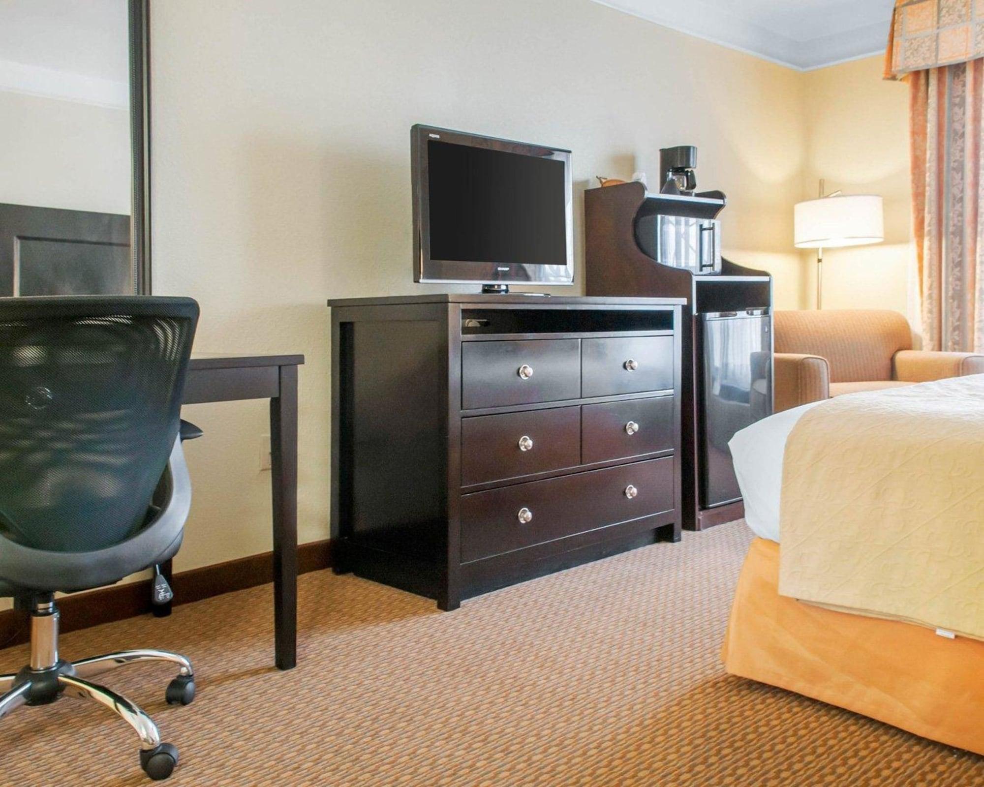 Quality Inn & Suites Gallup I-40 Exit 20 Екстериор снимка