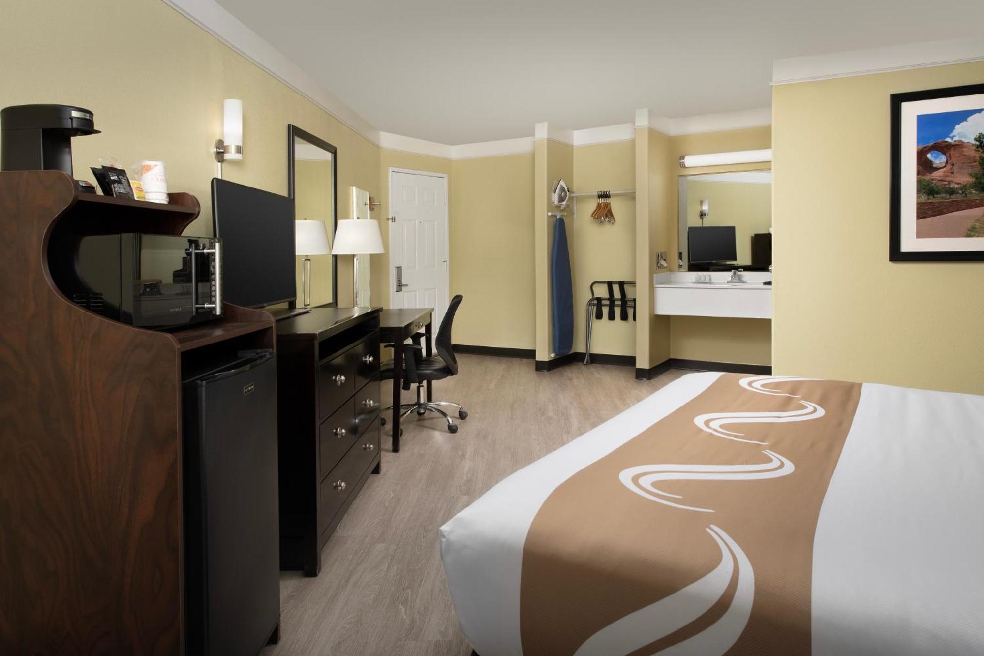 Quality Inn & Suites Gallup I-40 Exit 20 Екстериор снимка