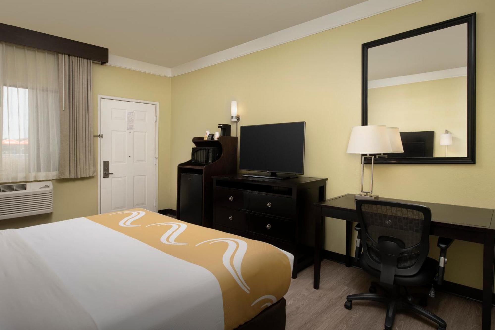 Quality Inn & Suites Gallup I-40 Exit 20 Екстериор снимка