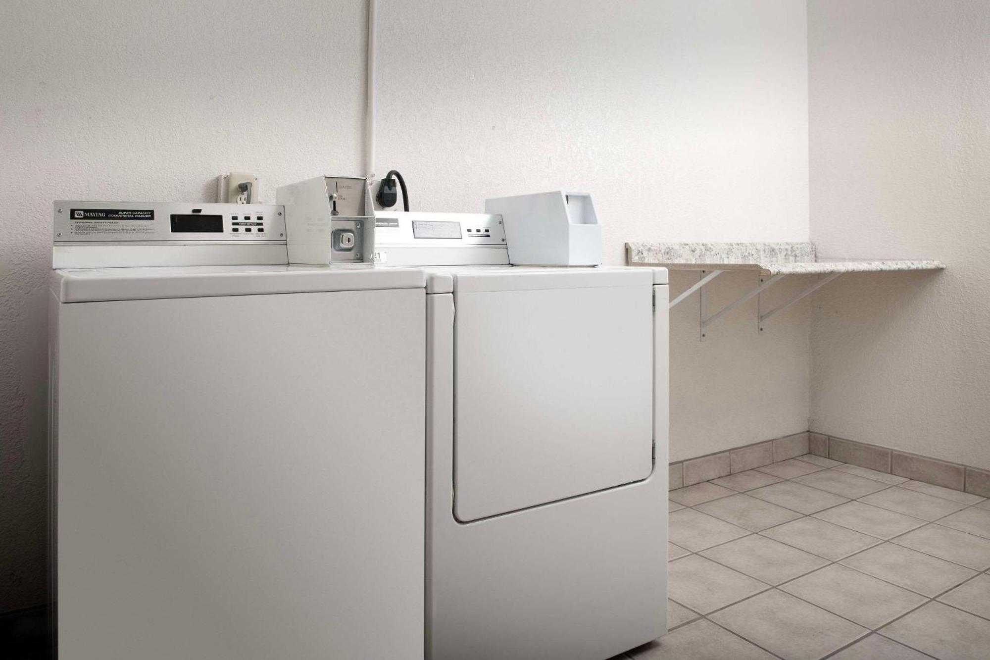 Quality Inn & Suites Gallup I-40 Exit 20 Екстериор снимка