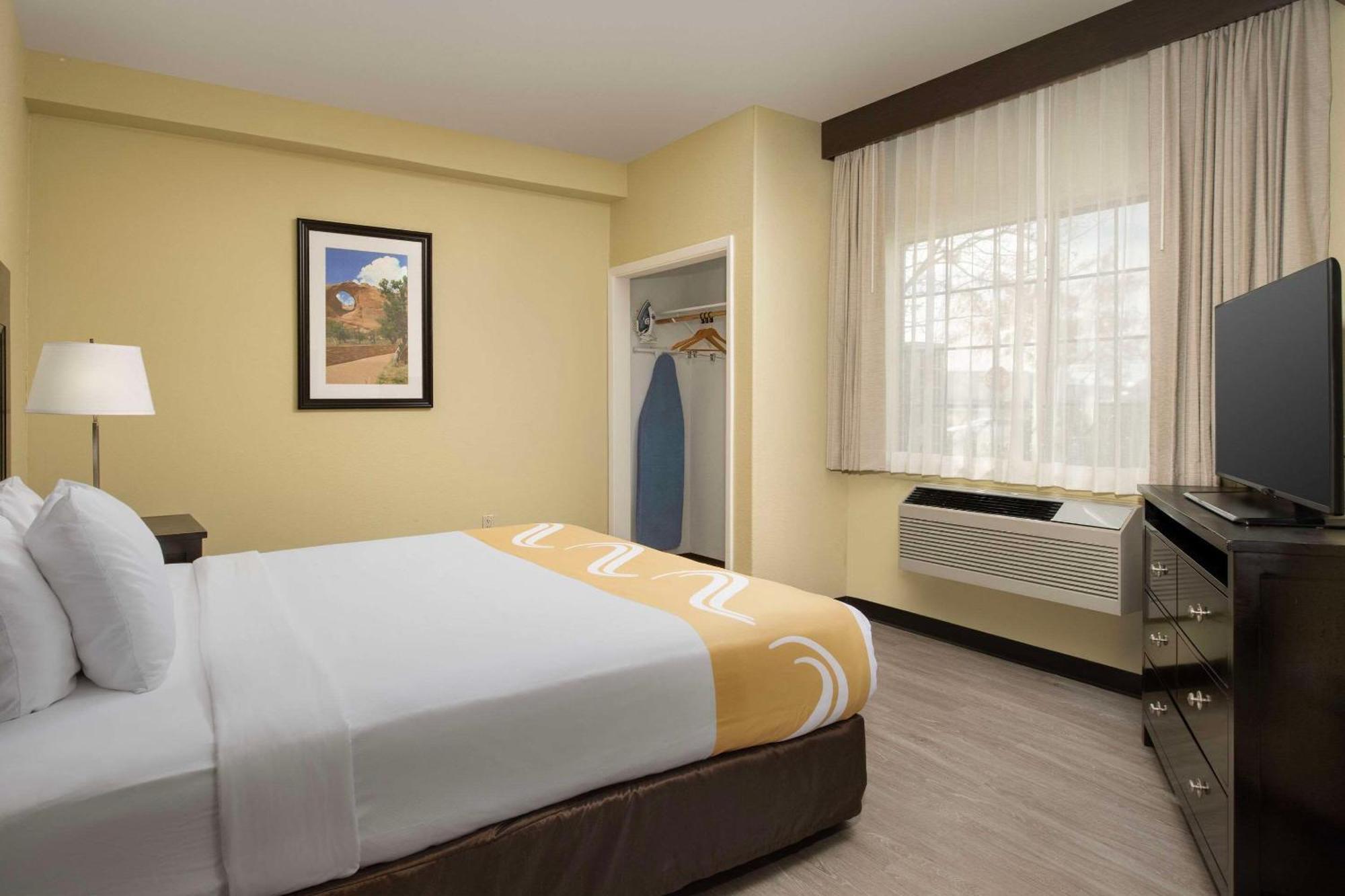 Quality Inn & Suites Gallup I-40 Exit 20 Екстериор снимка