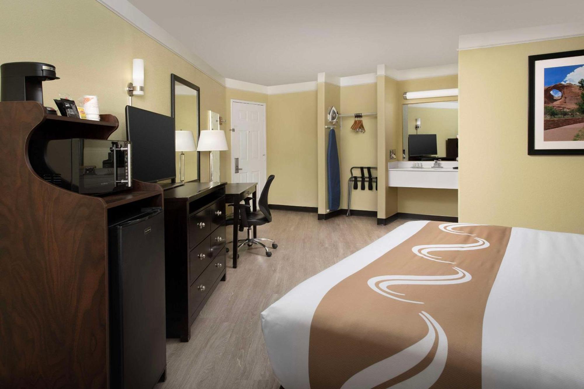 Quality Inn & Suites Gallup I-40 Exit 20 Екстериор снимка