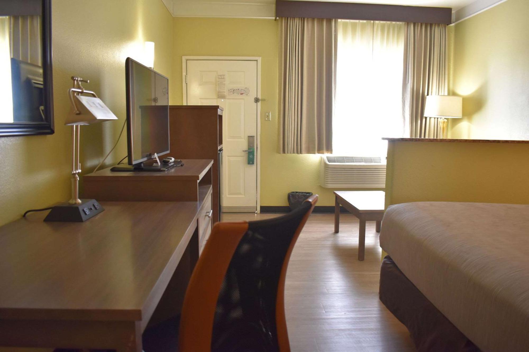 Quality Inn & Suites Gallup I-40 Exit 20 Екстериор снимка