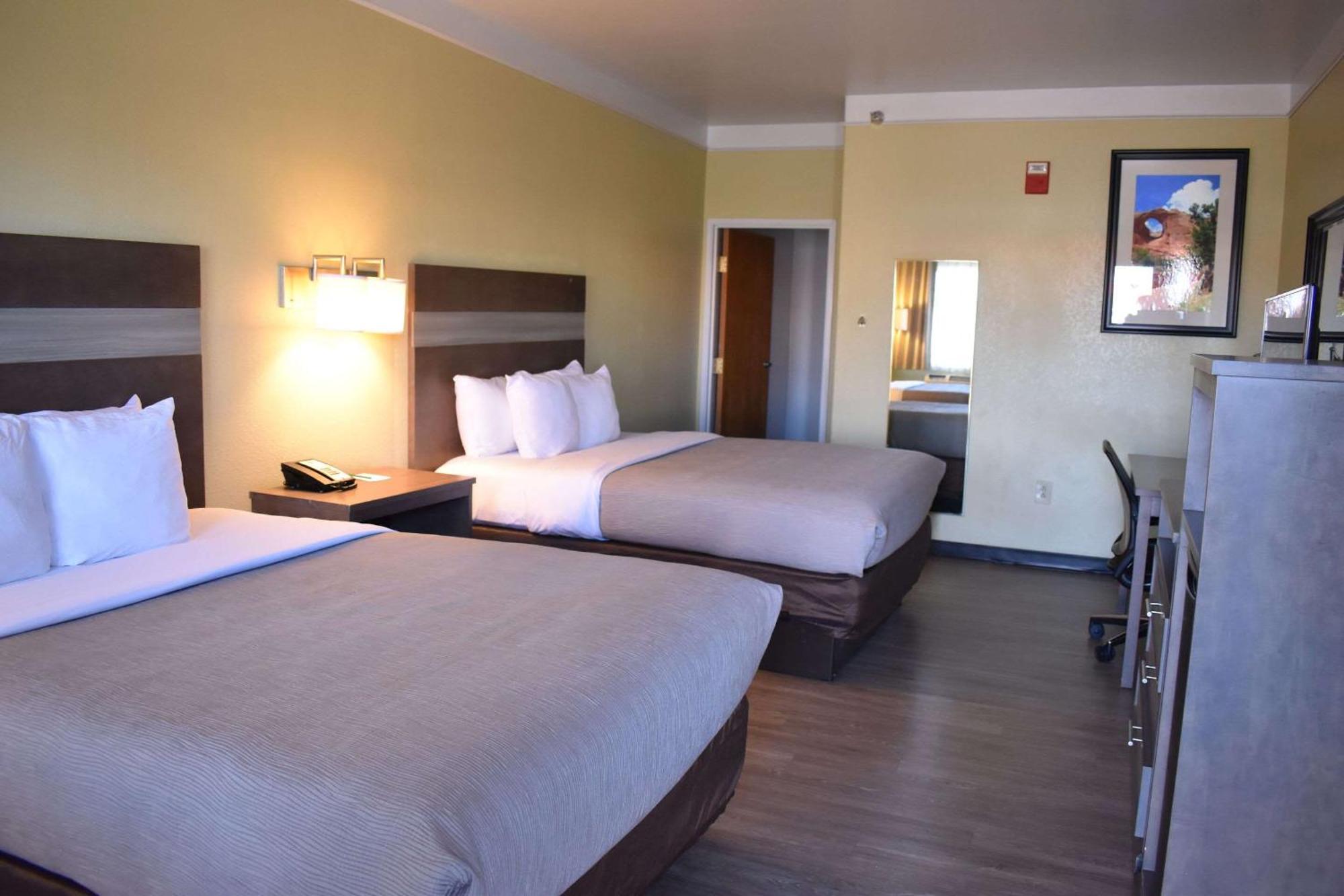 Quality Inn & Suites Gallup I-40 Exit 20 Екстериор снимка