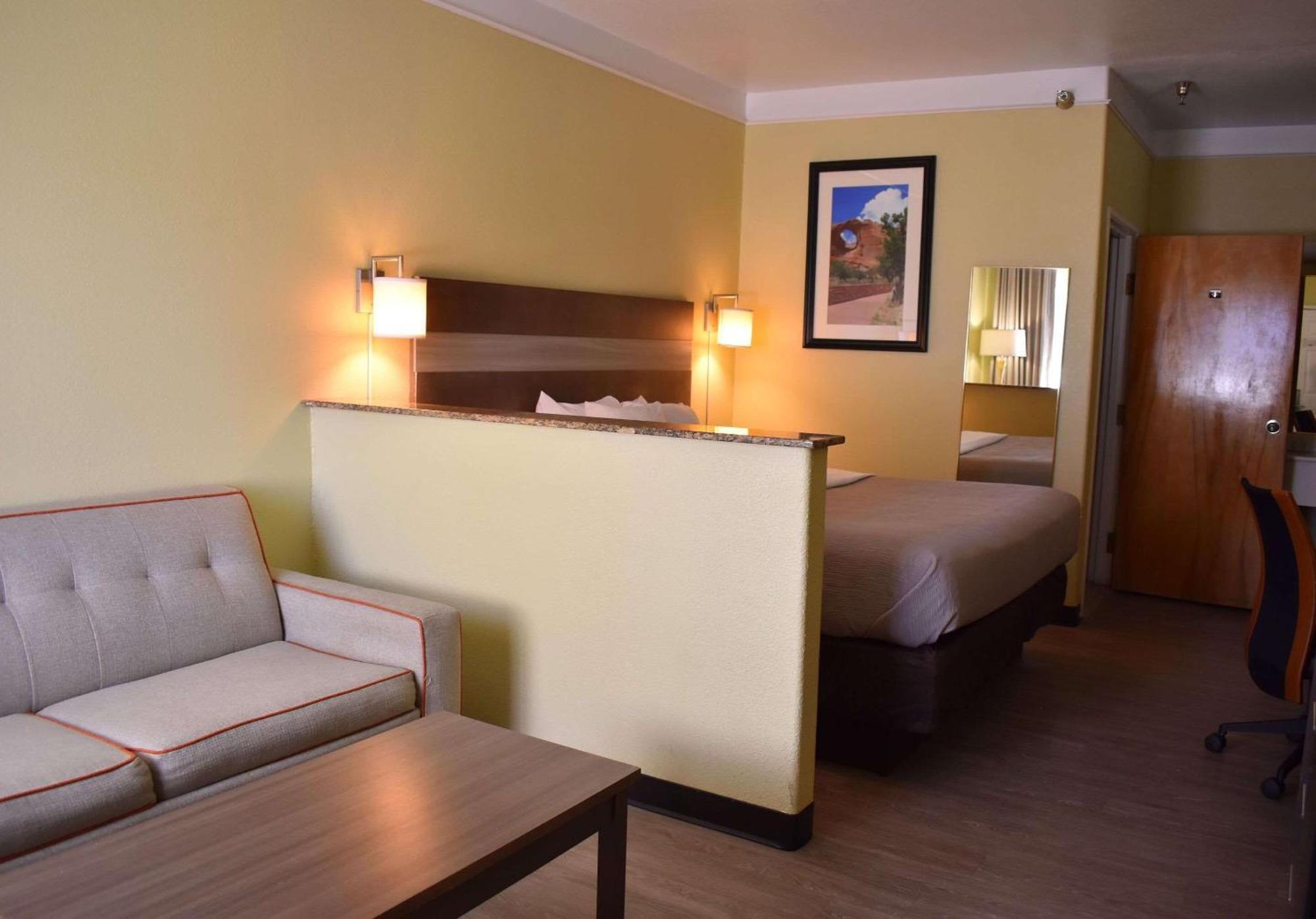 Quality Inn & Suites Gallup I-40 Exit 20 Екстериор снимка