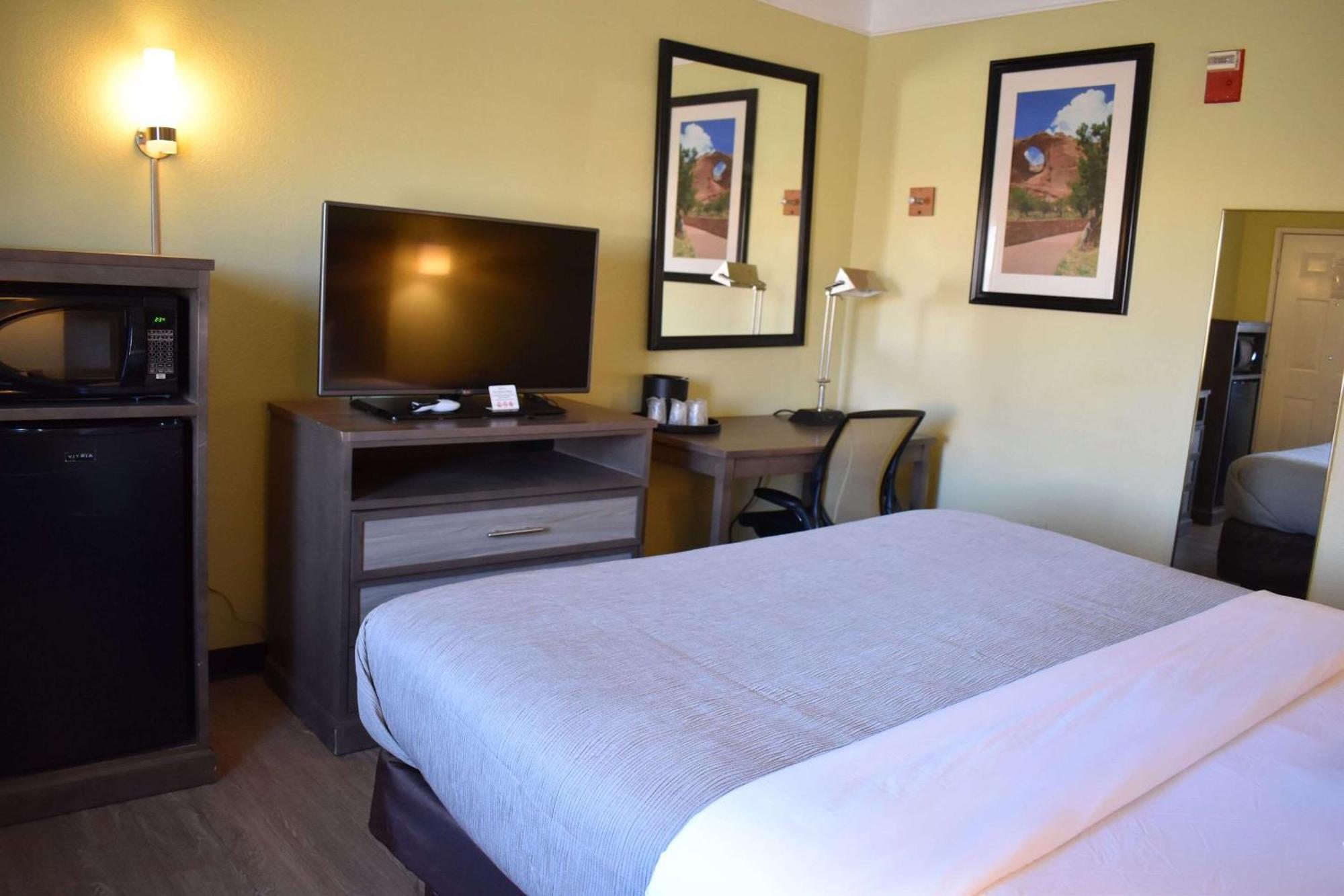 Quality Inn & Suites Gallup I-40 Exit 20 Екстериор снимка