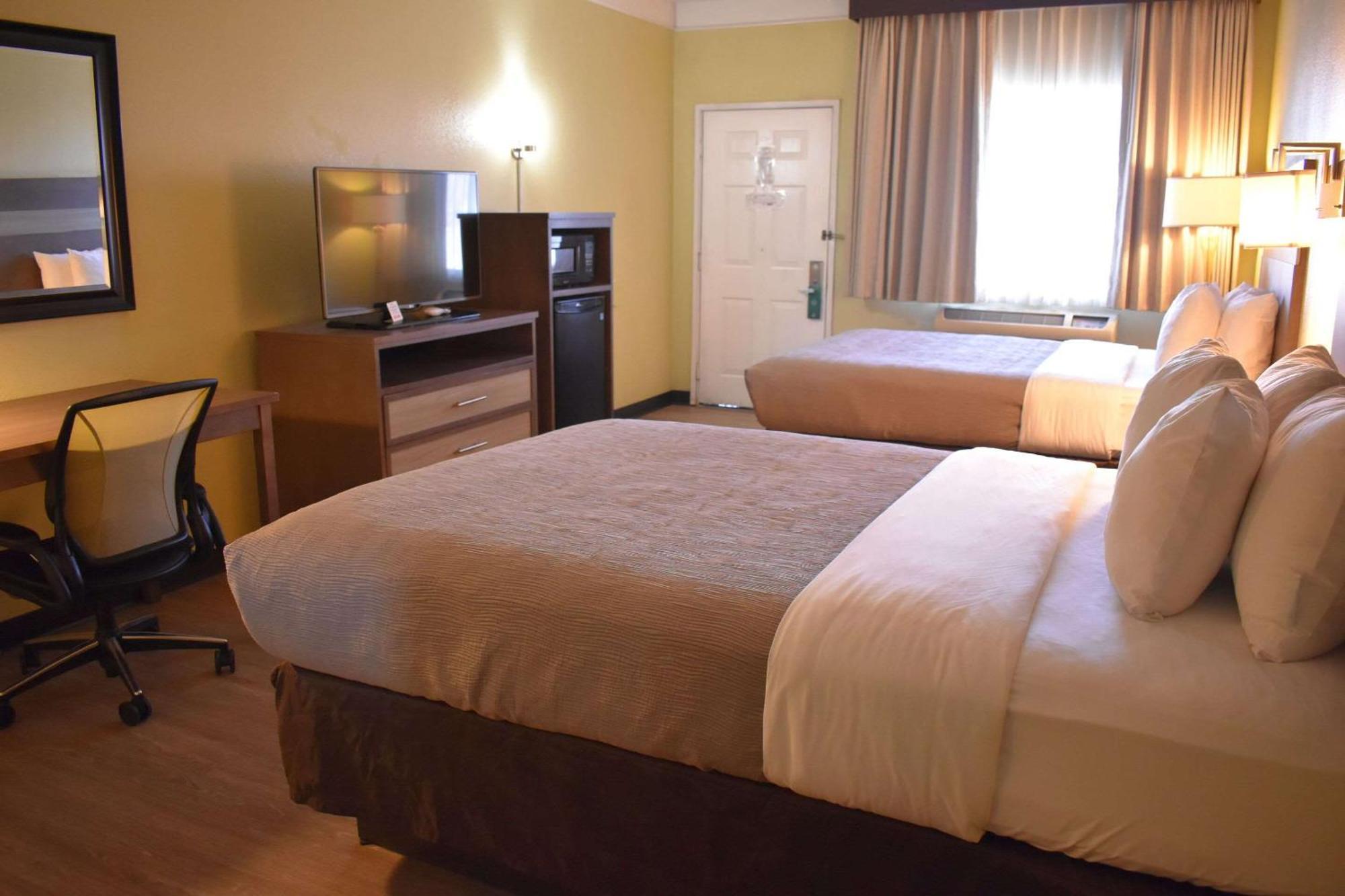 Quality Inn & Suites Gallup I-40 Exit 20 Екстериор снимка