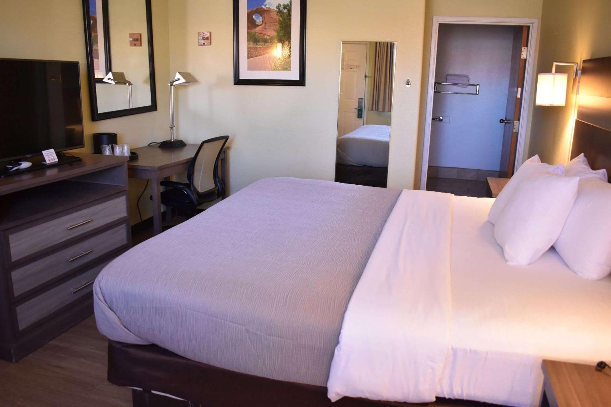 Quality Inn & Suites Gallup I-40 Exit 20 Екстериор снимка