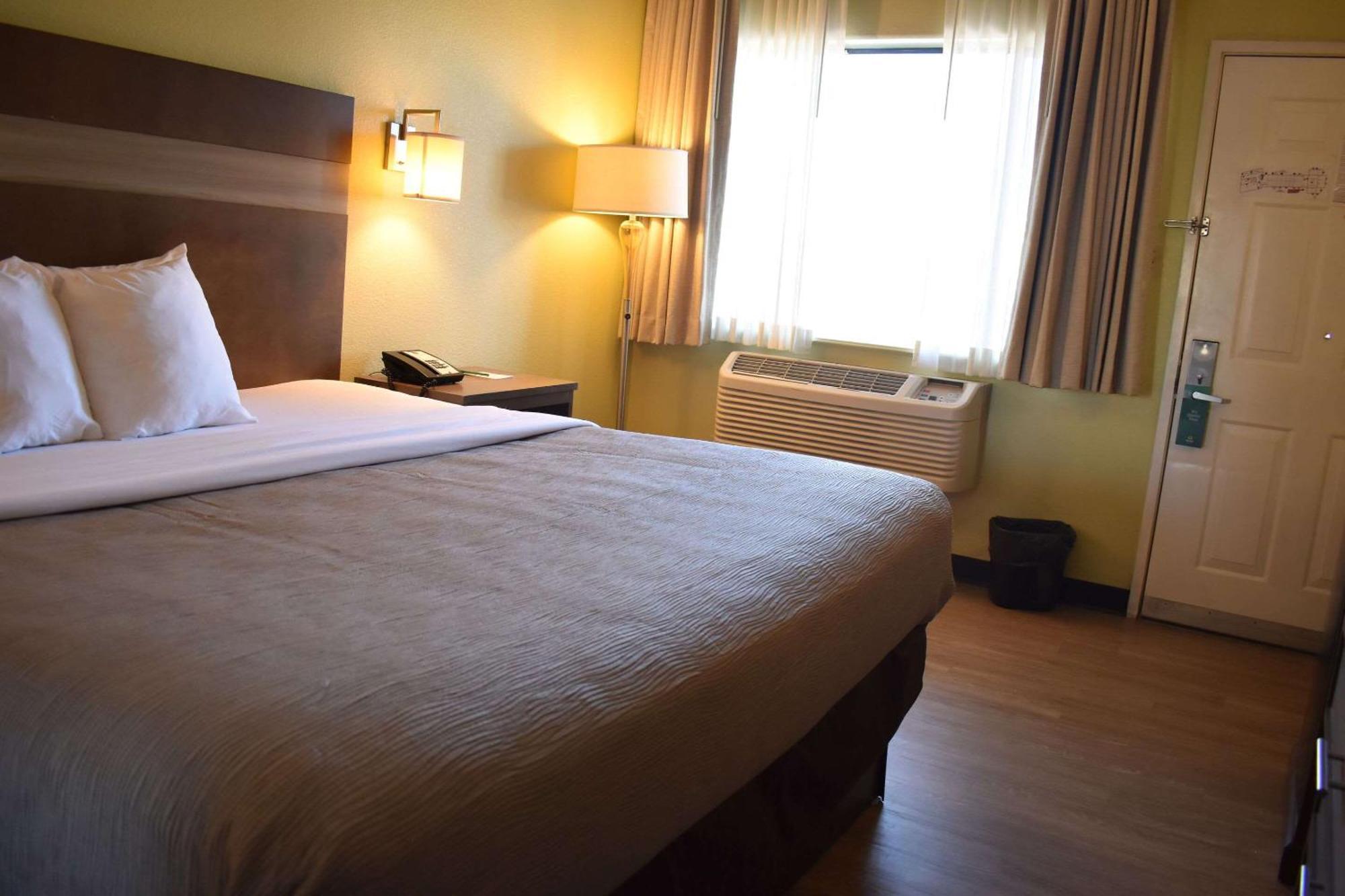Quality Inn & Suites Gallup I-40 Exit 20 Екстериор снимка