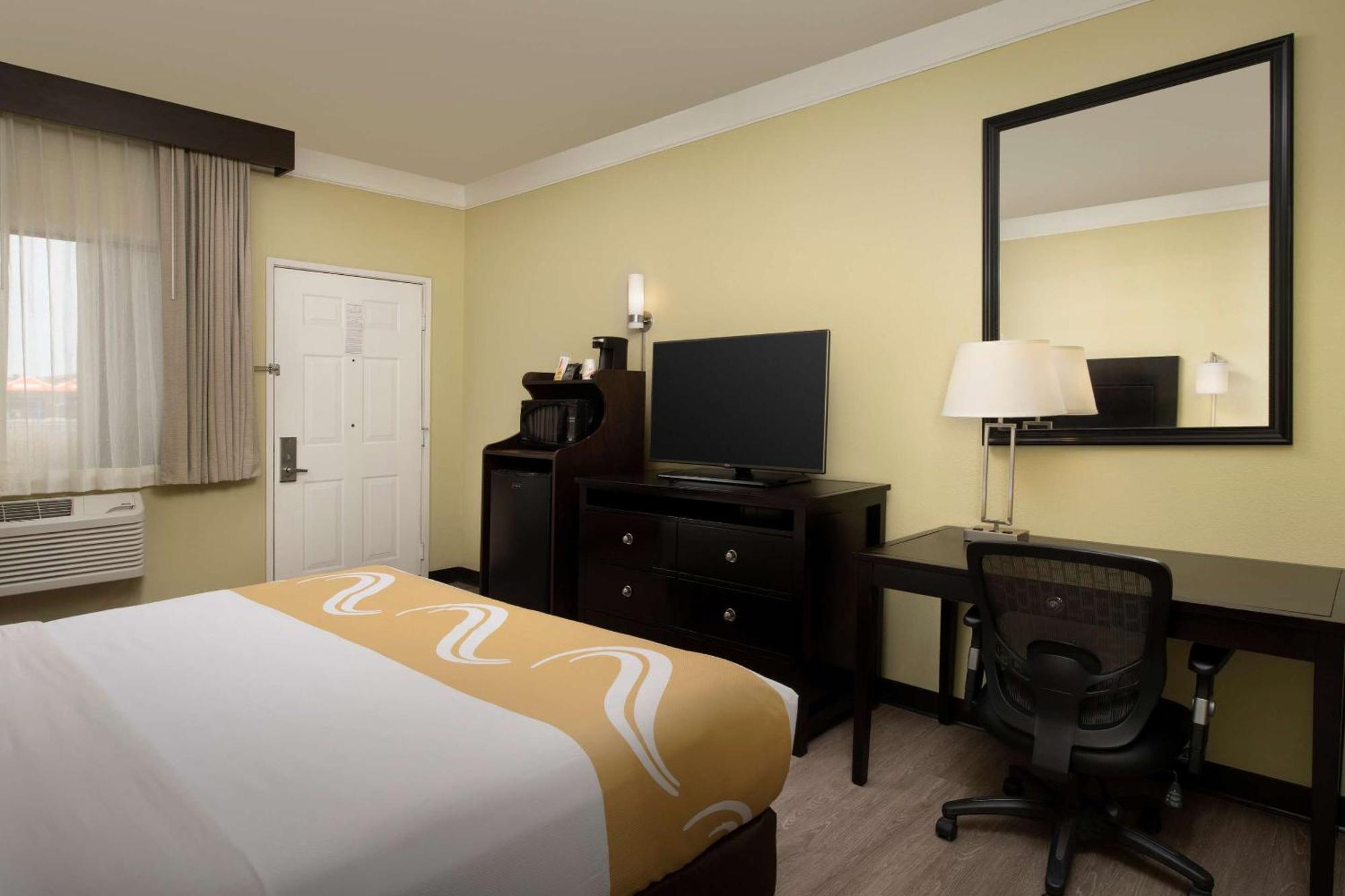 Quality Inn & Suites Gallup I-40 Exit 20 Екстериор снимка