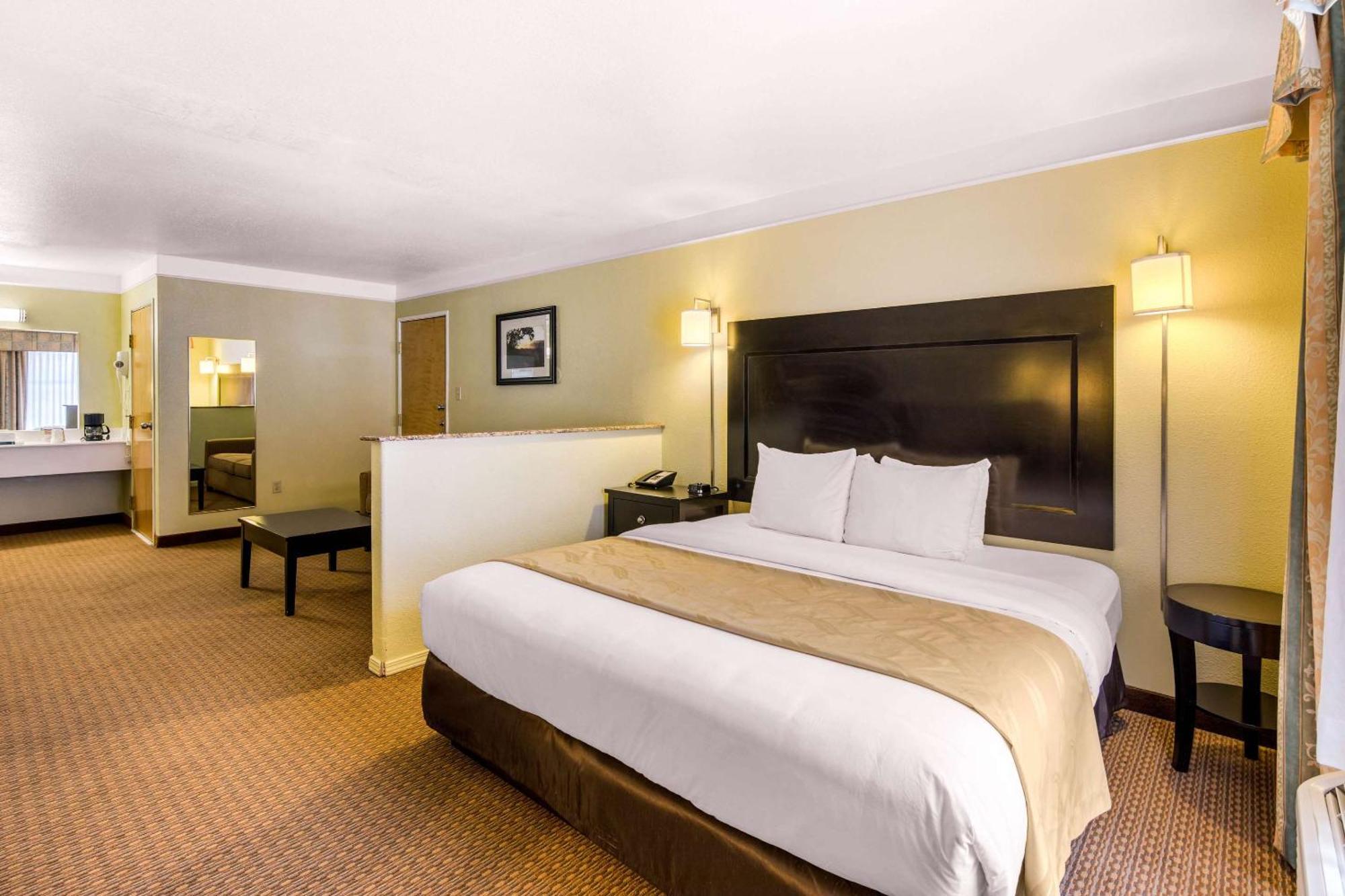 Quality Inn & Suites Gallup I-40 Exit 20 Екстериор снимка